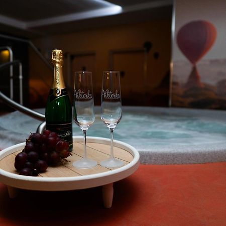 Wellness Hotel - Viktorka, Herecky Dum Česká Skalice Esterno foto